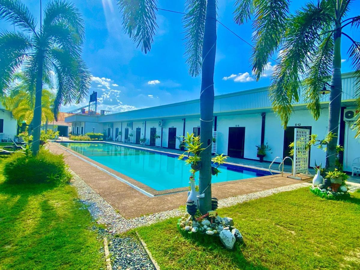 Ogh Resort Hotel Angeles Exterior photo