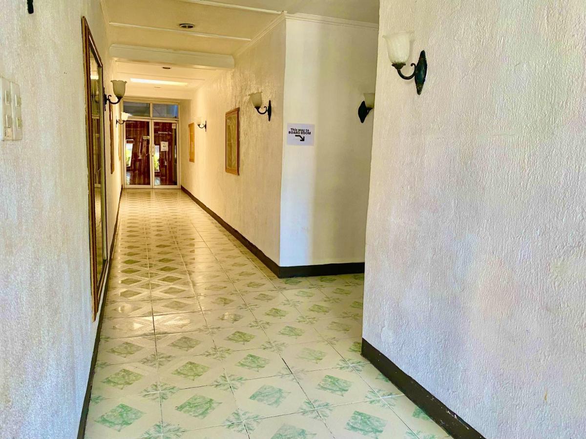Ogh Resort Hotel Angeles Exterior photo